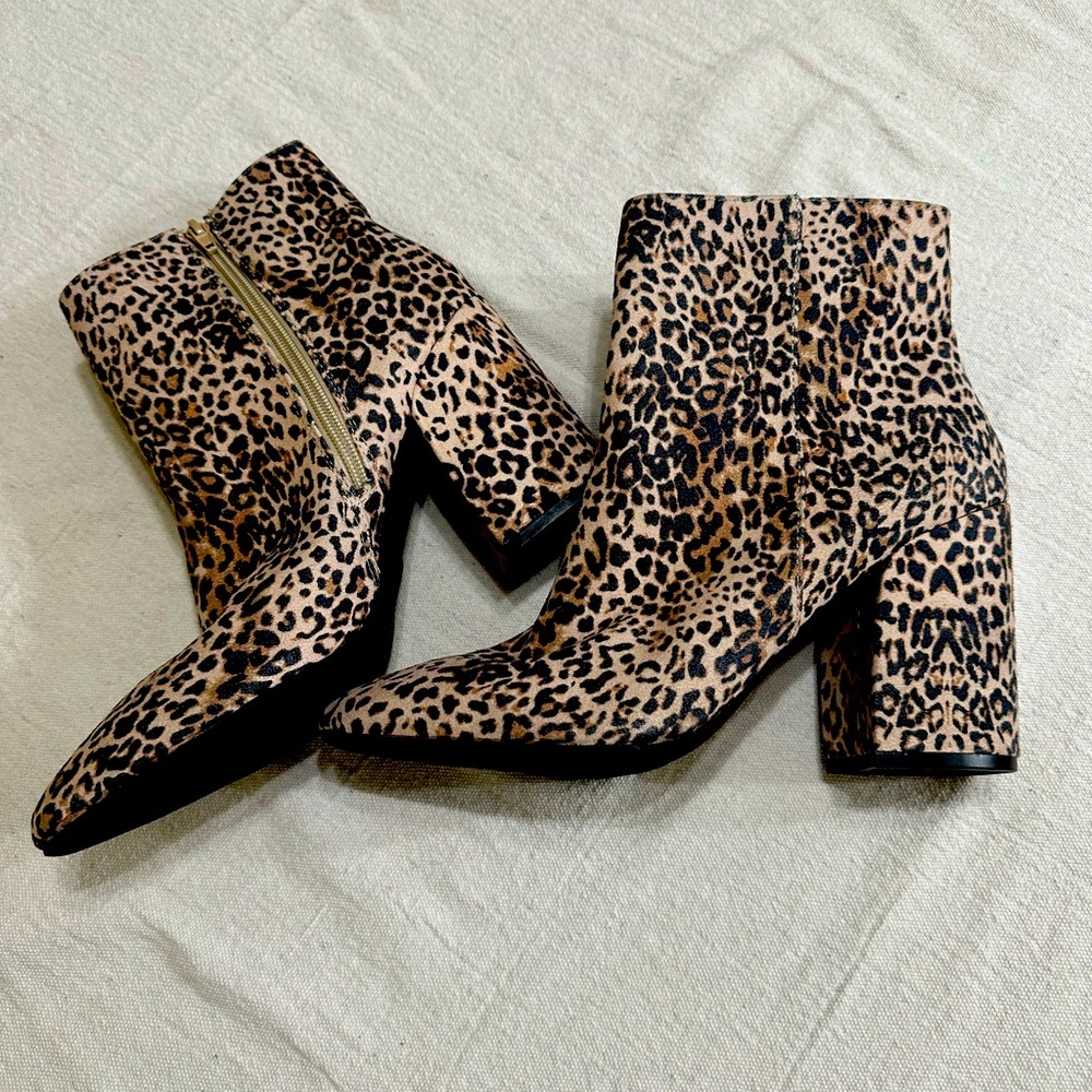 SUGAR LEOPARD PRINT BOOTS NWOB.           SIZE 10 SMOKE FREE PET FREE HOME
